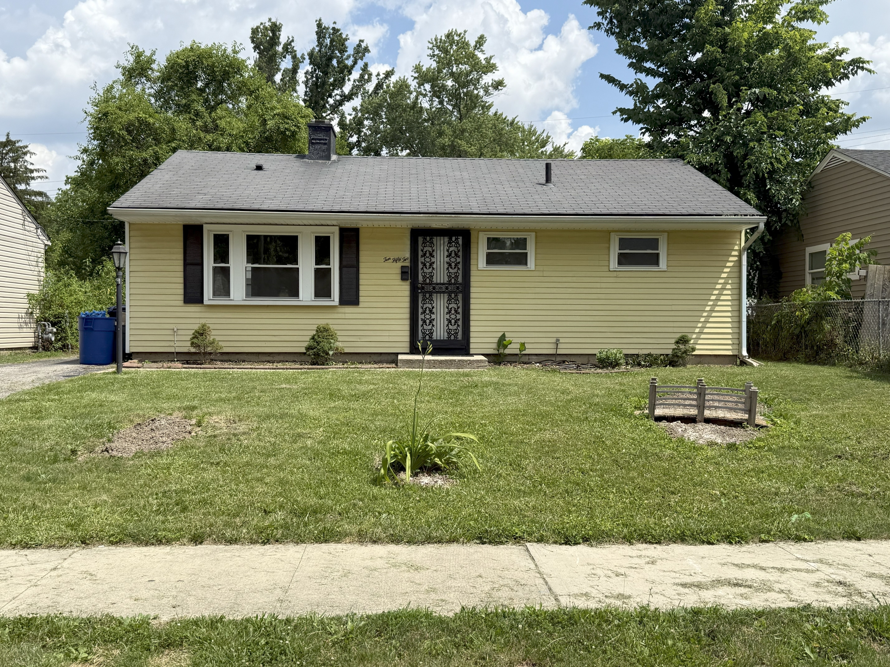 1052 Duxberry Ave